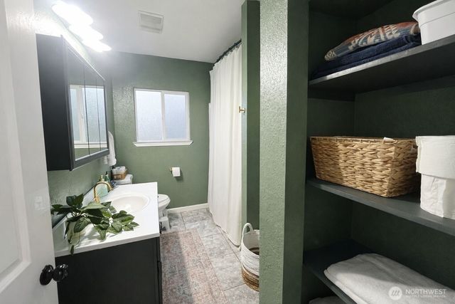 302 Centre Street N, Rainier, WA 98576