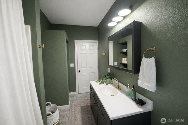 302 Centre Street N, Rainier, WA 98576