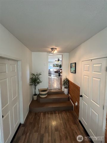 302 Centre Street N, Rainier, WA 98576