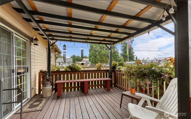 302 Centre Street N, Rainier, WA 98576