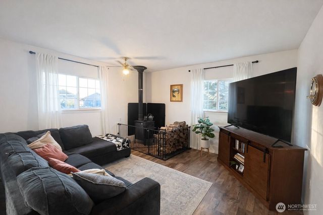 302 Centre Street N, Rainier, WA 98576