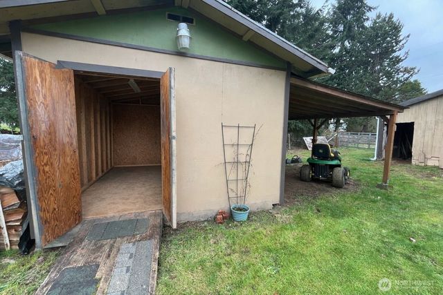 302 Centre Street N, Rainier, WA 98576