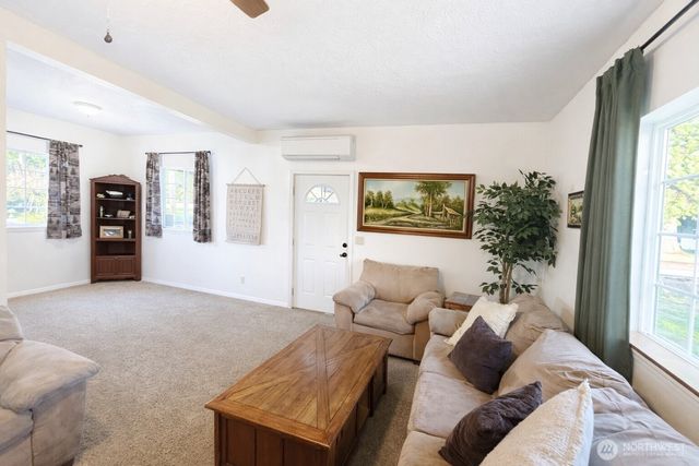 302 Centre Street N, Rainier, WA 98576