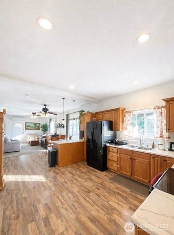 302 Centre Street N, Rainier, WA 98576