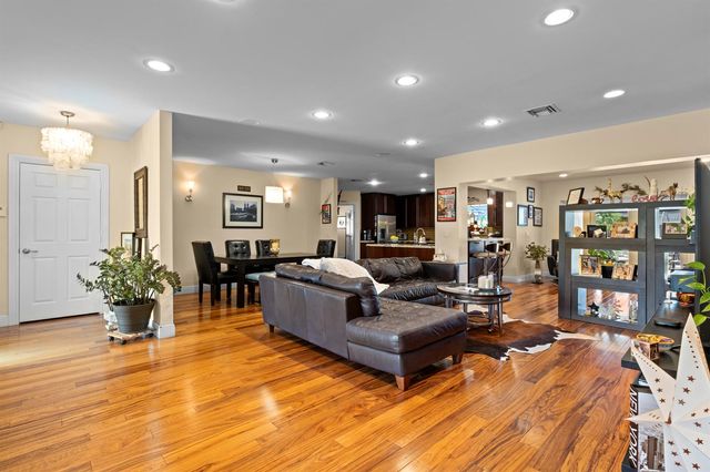 2700 NE 4th Way, Boca Raton, FL 33431