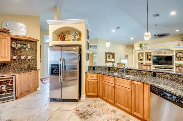 3809 SW 11th CT, Cape Coral, FL 33914