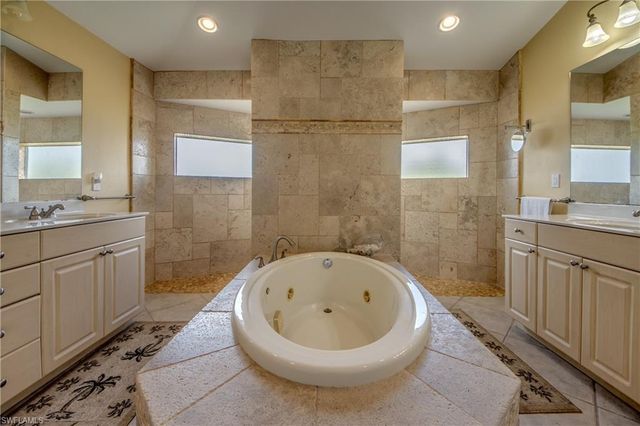 3809 SW 11th CT, Cape Coral, FL 33914