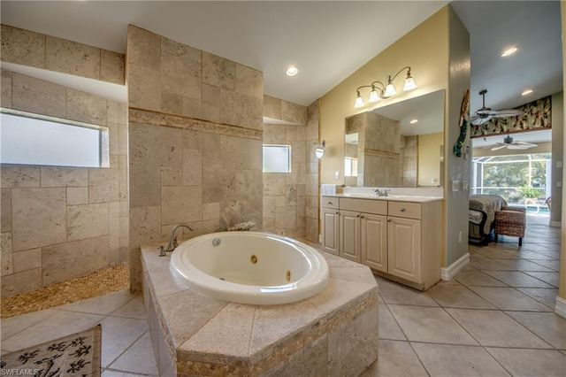 3809 SW 11th CT, Cape Coral, FL 33914