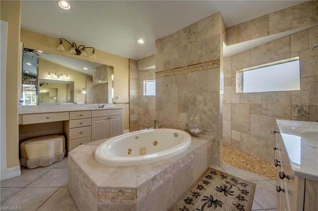 3809 SW 11th CT, Cape Coral, FL 33914