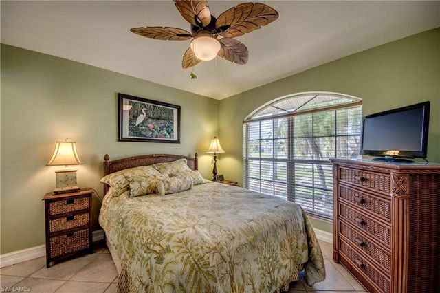 3809 SW 11th CT, Cape Coral, FL 33914