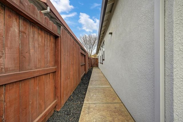 2096 Land End Loop, Roseville, CA 95747