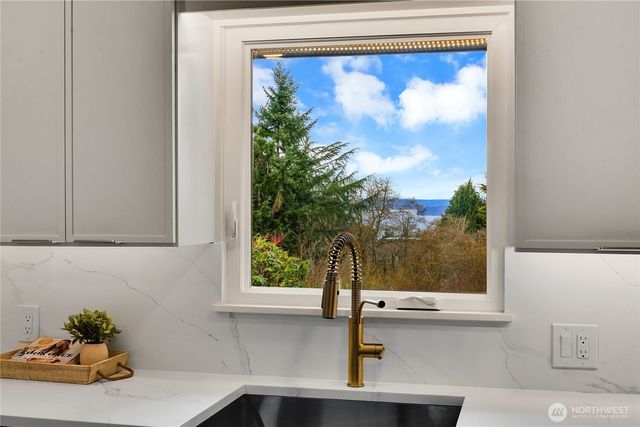 7247 36th Avenue SW, Seattle, WA 98126