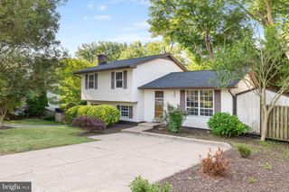 6119 WINDWARD DR, Burke, VA 22015