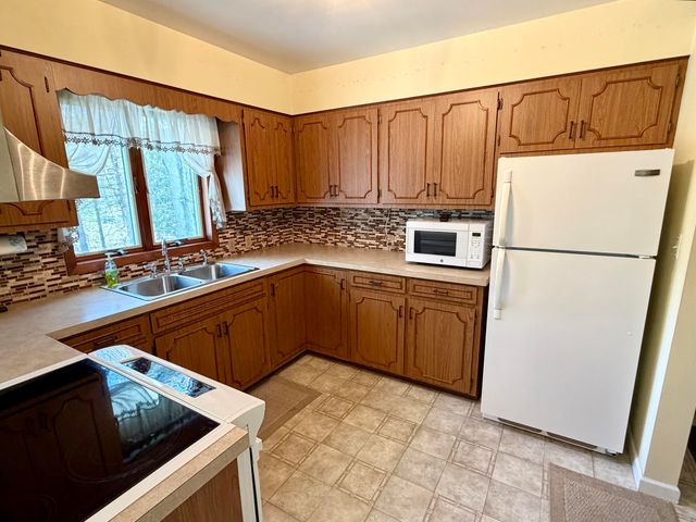 3661 E Sternberg Road, Fruitport Twp, MI 49415