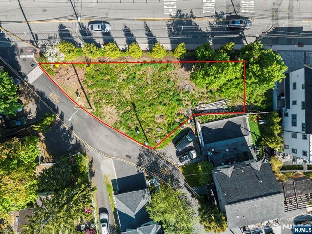 5 Vista Lane, Edgewater, NJ 07020