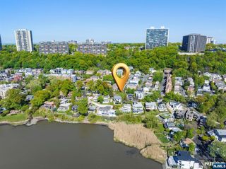 5 Vista Lane, Edgewater, NJ 07020