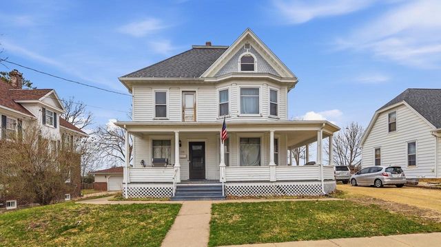 330 S Hickory Street, Platteville, WI 53818