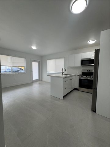180 W 21st St 180, Hialeah, FL 33010