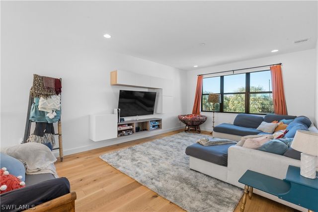 20860 Thistle Leaf LN, Estero, FL 33928