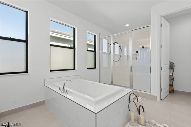 20860 Thistle Leaf LN, Estero, FL 33928