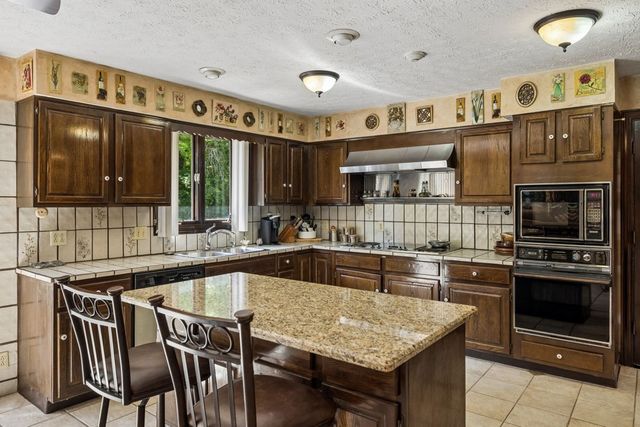 500 Lakeshore Dr, Old Hickory, TN 37138