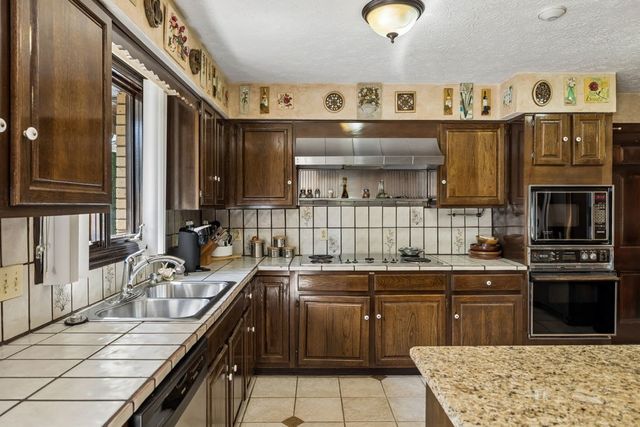 500 Lakeshore Dr, Old Hickory, TN 37138