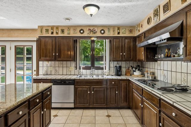 500 Lakeshore Dr, Old Hickory, TN 37138