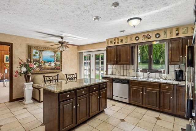500 Lakeshore Dr, Old Hickory, TN 37138
