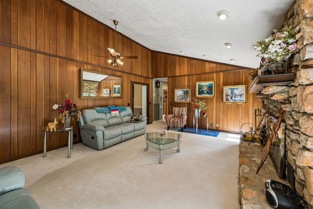 500 Lakeshore Dr, Old Hickory, TN 37138