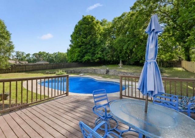 500 Lakeshore Dr, Old Hickory, TN 37138