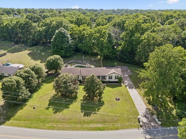500 Lakeshore Dr, Old Hickory, TN 37138