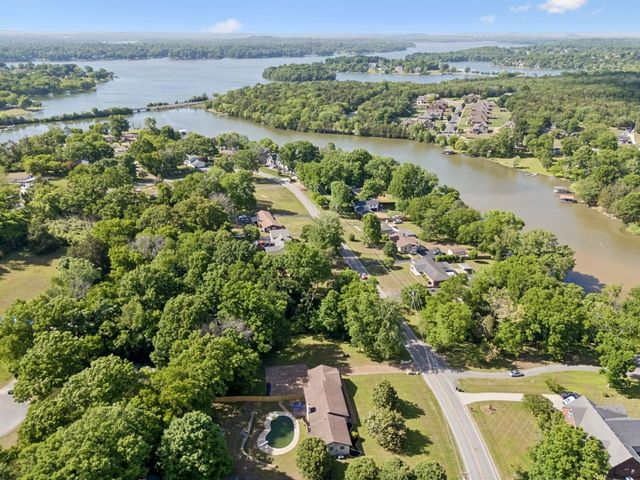 500 Lakeshore Dr, Old Hickory, TN 37138