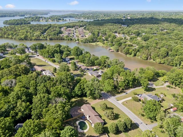 500 Lakeshore Dr, Old Hickory, TN 37138