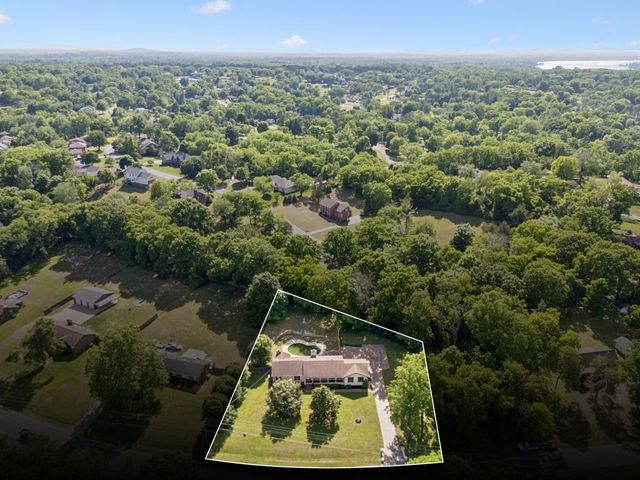 500 Lakeshore Dr, Old Hickory, TN 37138