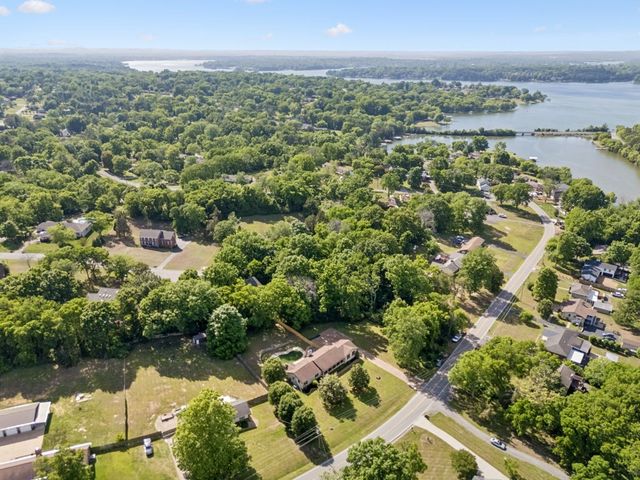 500 Lakeshore Dr, Old Hickory, TN 37138