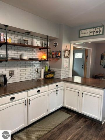 108 Grove Avenue, Alma, MI 48801
