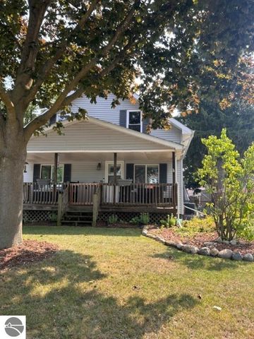 108 Grove Avenue, Alma, MI 48801