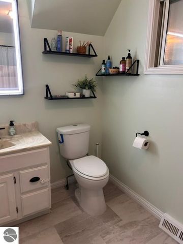 108 Grove Avenue, Alma, MI 48801