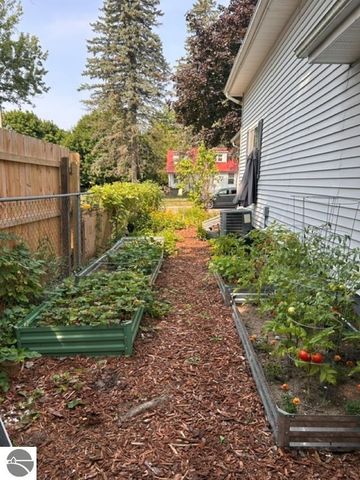 108 Grove Avenue, Alma, MI 48801