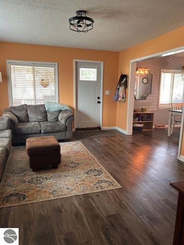 108 Grove Avenue, Alma, MI 48801