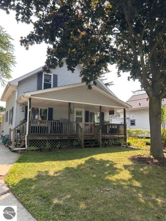 Image 1 of property listing at 108 Grove Avenue, Alma, MI 48801