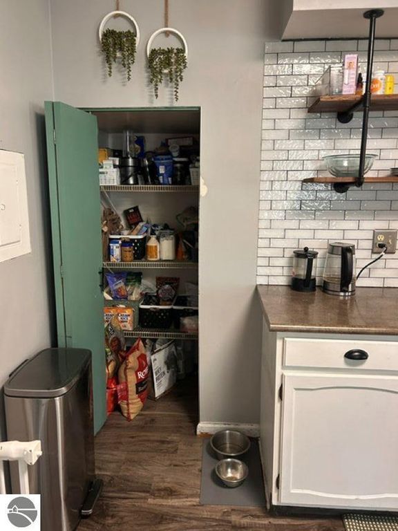 Image 13 of property listing at 108 Grove Avenue, Alma, MI 48801