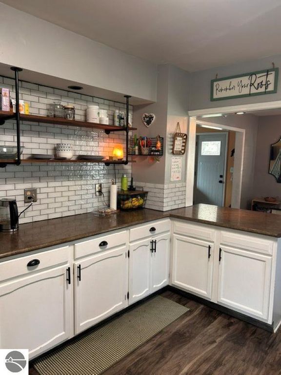 Image 14 of property listing at 108 Grove Avenue, Alma, MI 48801