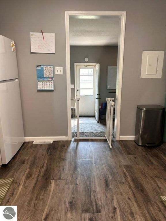 Image 15 of property listing at 108 Grove Avenue, Alma, MI 48801