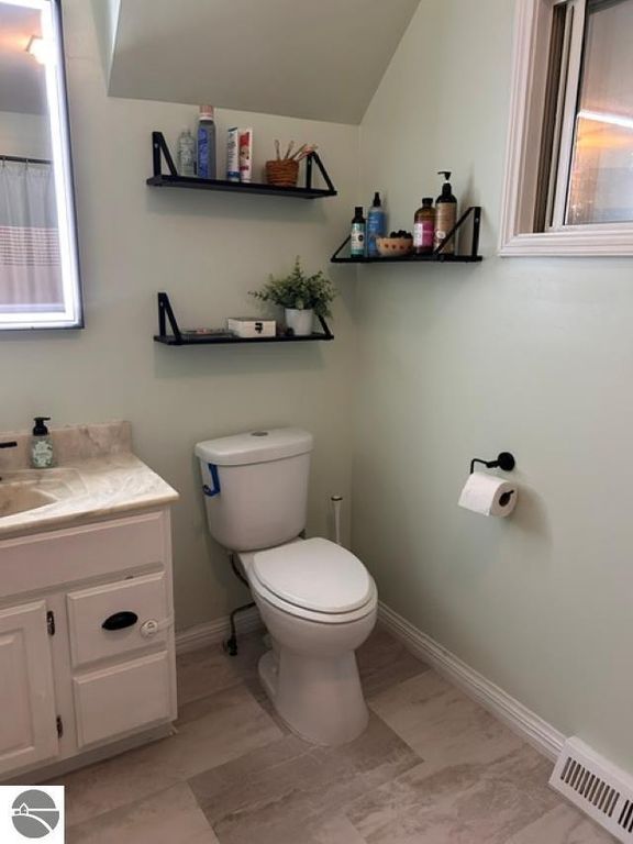 Image 20 of property listing at 108 Grove Avenue, Alma, MI 48801