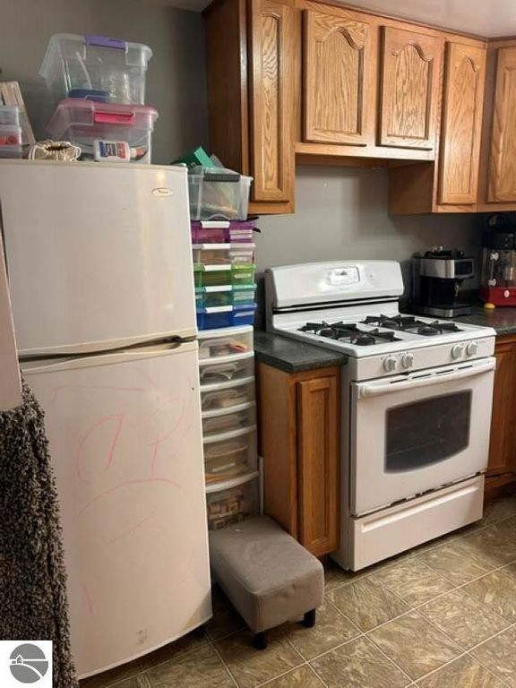 Image 37 of property listing at 108 Grove Avenue, Alma, MI 48801