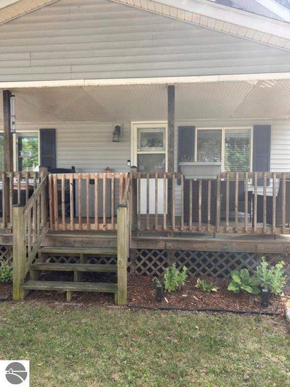 Image 4 of property listing at 108 Grove Avenue, Alma, MI 48801