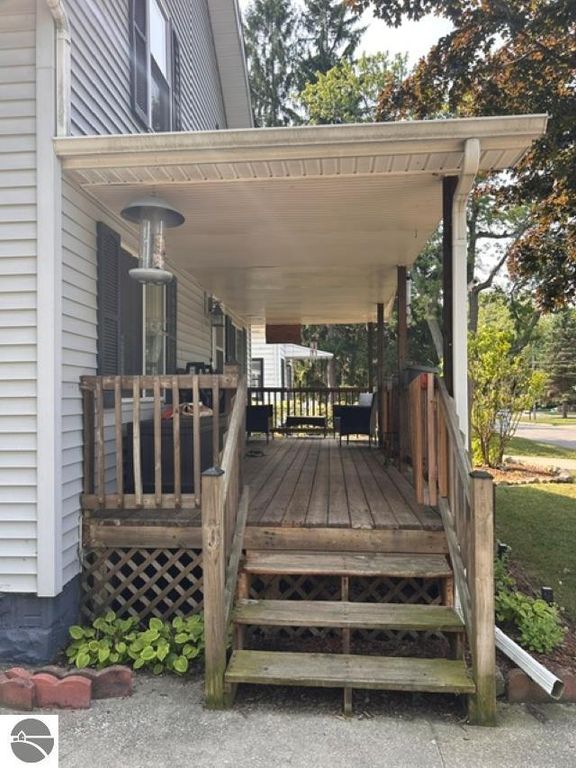 Image 6 of property listing at 108 Grove Avenue, Alma, MI 48801