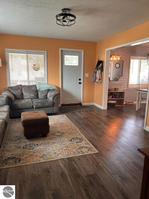Image 7 of property listing at 108 Grove Avenue, Alma, MI 48801