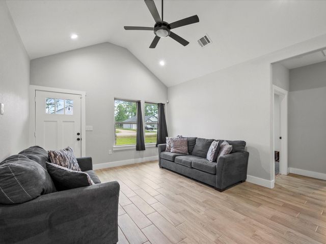 16322 Crockett Martin Estates Drive, Conroe, TX 77306